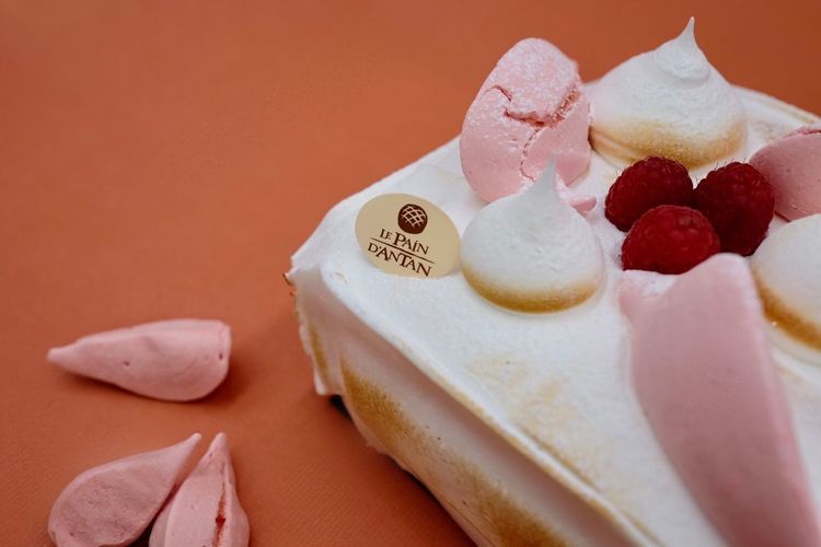 RASPBERRY VANILLA VACHERIN